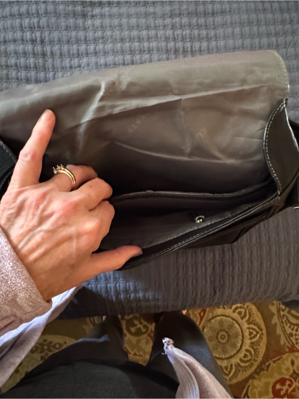 Kenneth Cole Reaction Black Leather Messenger Bag - Picture 7 of 10